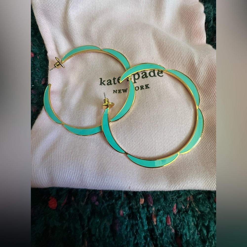 RARE Kate Spade NWT Sliced Scallop Enamel Large Hoop Earrings - Picture 11 of 15